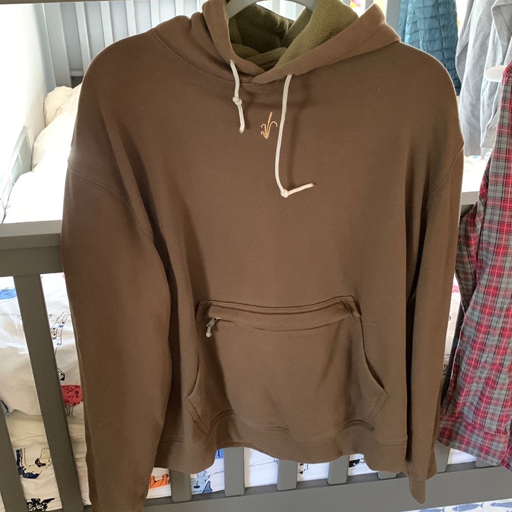 Avery hoodie in a hunter's green